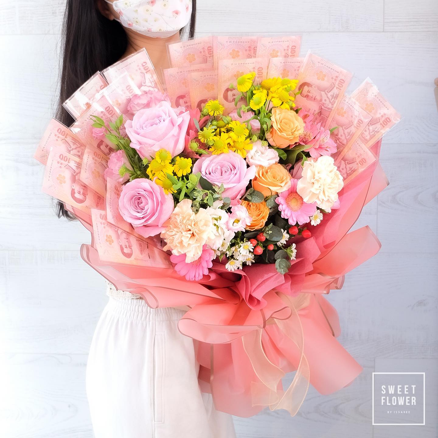 ช่อ พาสเทล สดใส ดอกไม้หลัก กุหลาบ เดซี่/มาร์กาเร็ต คาร์เนชั่น — ผลงานร้านดอกไม้ Sweetflower by Issaree