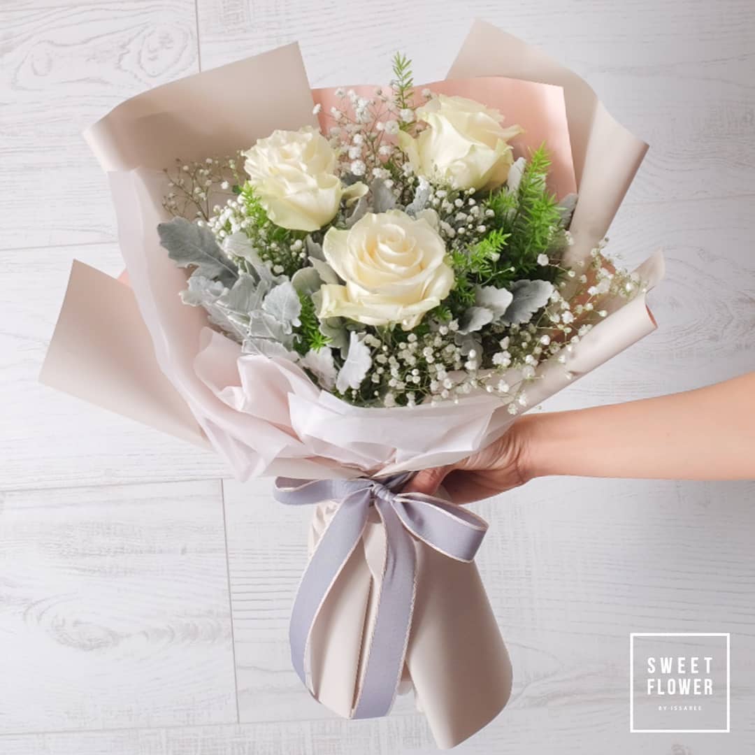 กล่อง แดงโรแมนติก คลาสสิก ดอกไม้หลัก กุหลาบ — ผลงานร้านดอกไม้ Sweetflower by Issaree — ภาพที่ 3 จาก 10