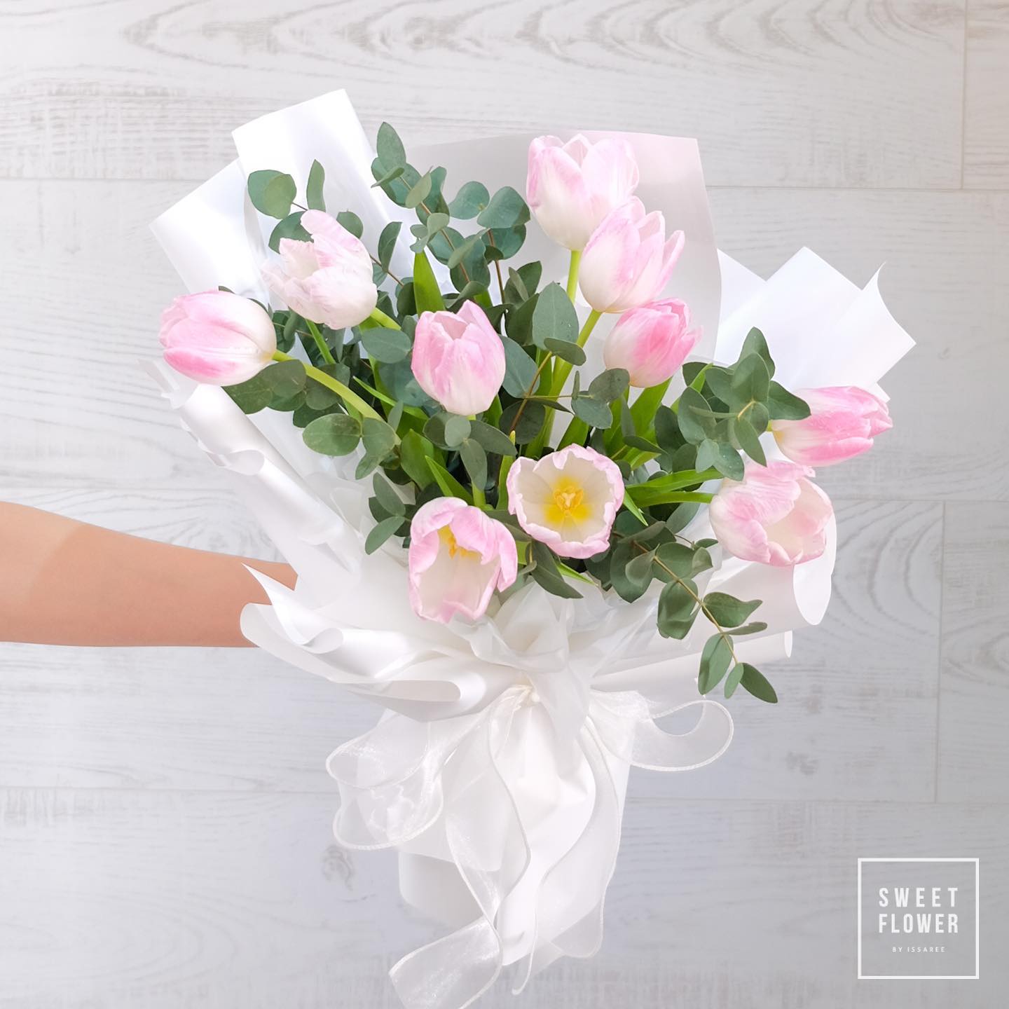 ช่อ พาสเทล หวาน ดอกไม้หลัก ทิวลิป ยูคาลิปตัส/ใบไม้ — ผลงานร้านดอกไม้ Sweetflower by Issaree