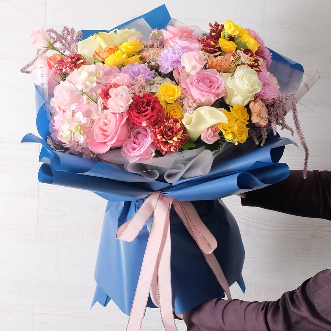 ช่อ หลากสี หวาน ดอกไม้หลัก กุหลาบ คาร์เนชั่น ไฮเดรนเยีย — ผลงานร้านดอกไม้ Sweetflower by Issaree — ภาพที่ 4 จาก 4