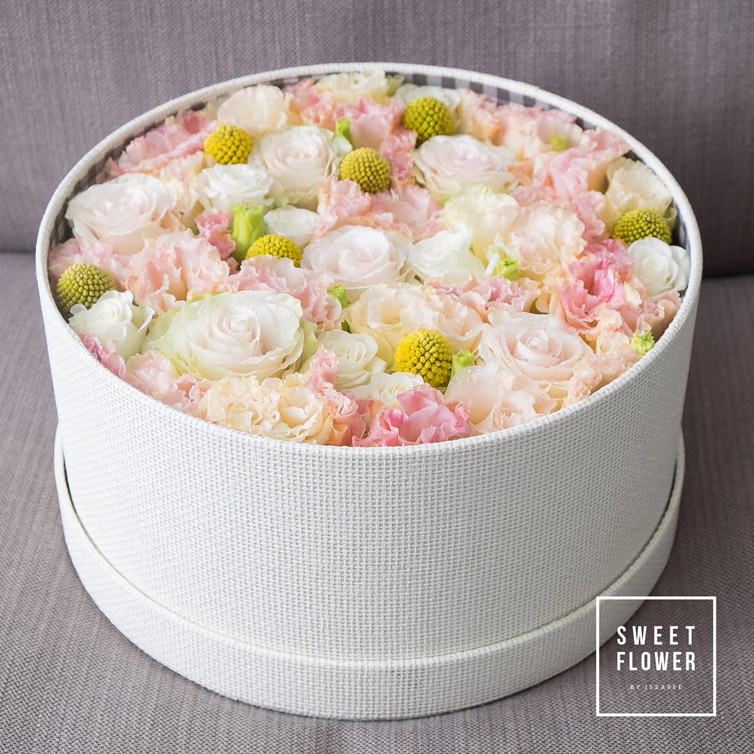กล่อง พาสเทล หวาน ดอกไม้หลัก กุหลาบ คาร์เนชั่น เบญจมาศ/มัม — ผลงานร้านดอกไม้ Sweetflower by Issaree — ภาพที่ 3 จาก 3