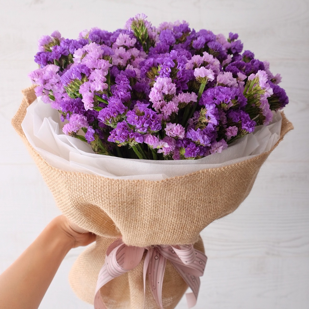 ช่อ ม่วง-ฟ้า หวาน ดอกไม้หลัก คาร์เนชั่น — ผลงานร้านดอกไม้ Sweetflower by Issaree — ภาพที่ 2 จาก 3