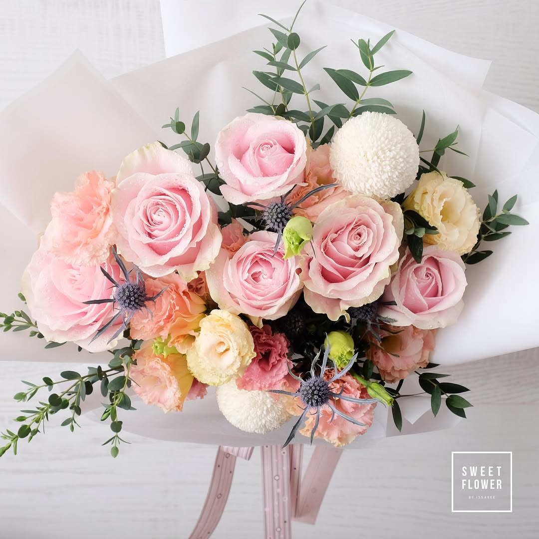 ช่อ พาสเทล หวาน ดอกไม้หลัก กุหลาบ คาร์เนชั่น เบญจมาศ/มัม — ผลงานร้านดอกไม้ Sweetflower by Issaree