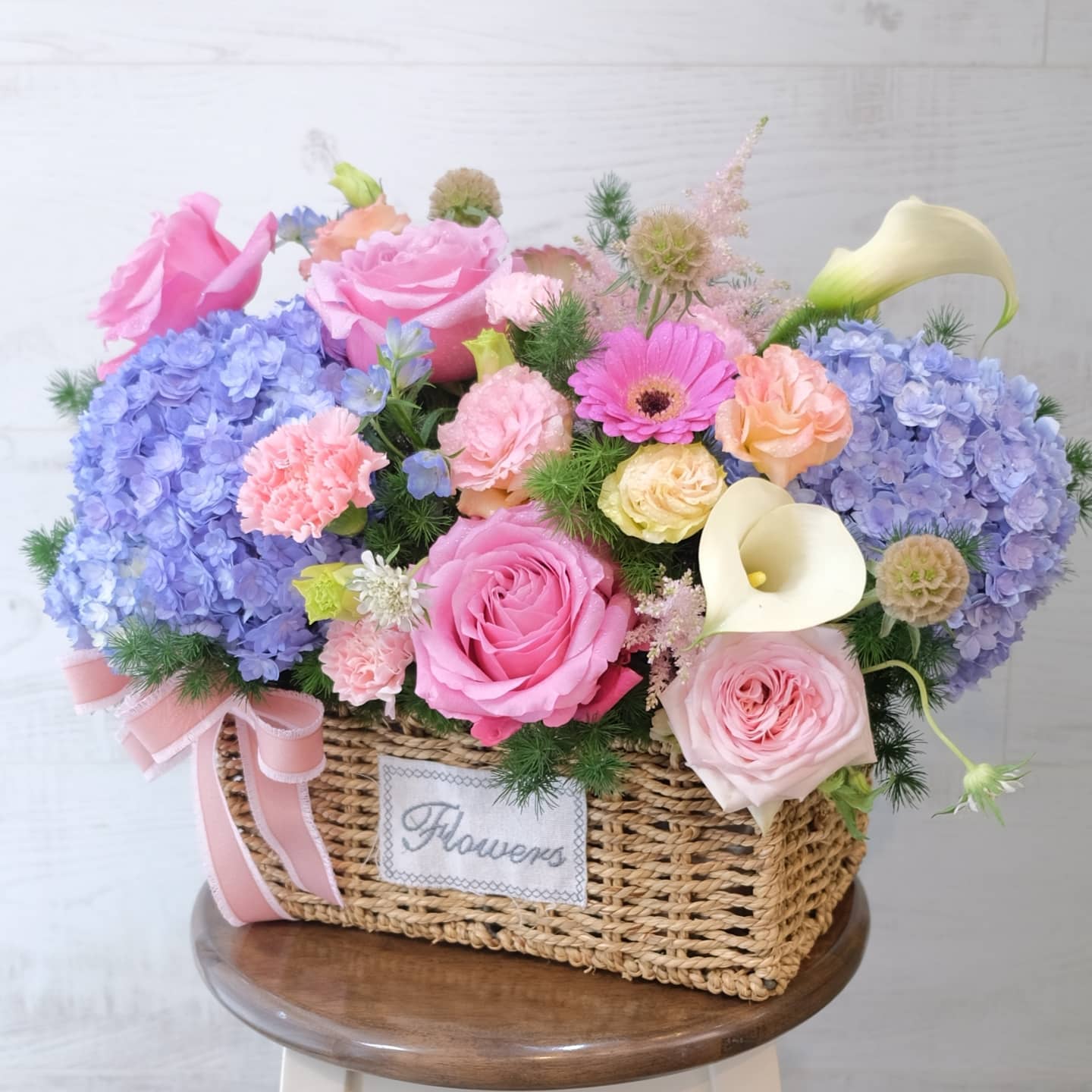ตะกร้า หลากสี หวาน ดอกไม้หลัก ไฮเดรนเยีย กุหลาบ คาร์เนชั่น — ผลงานร้านดอกไม้ Sweetflower by Issaree — ภาพที่ 4 จาก 4