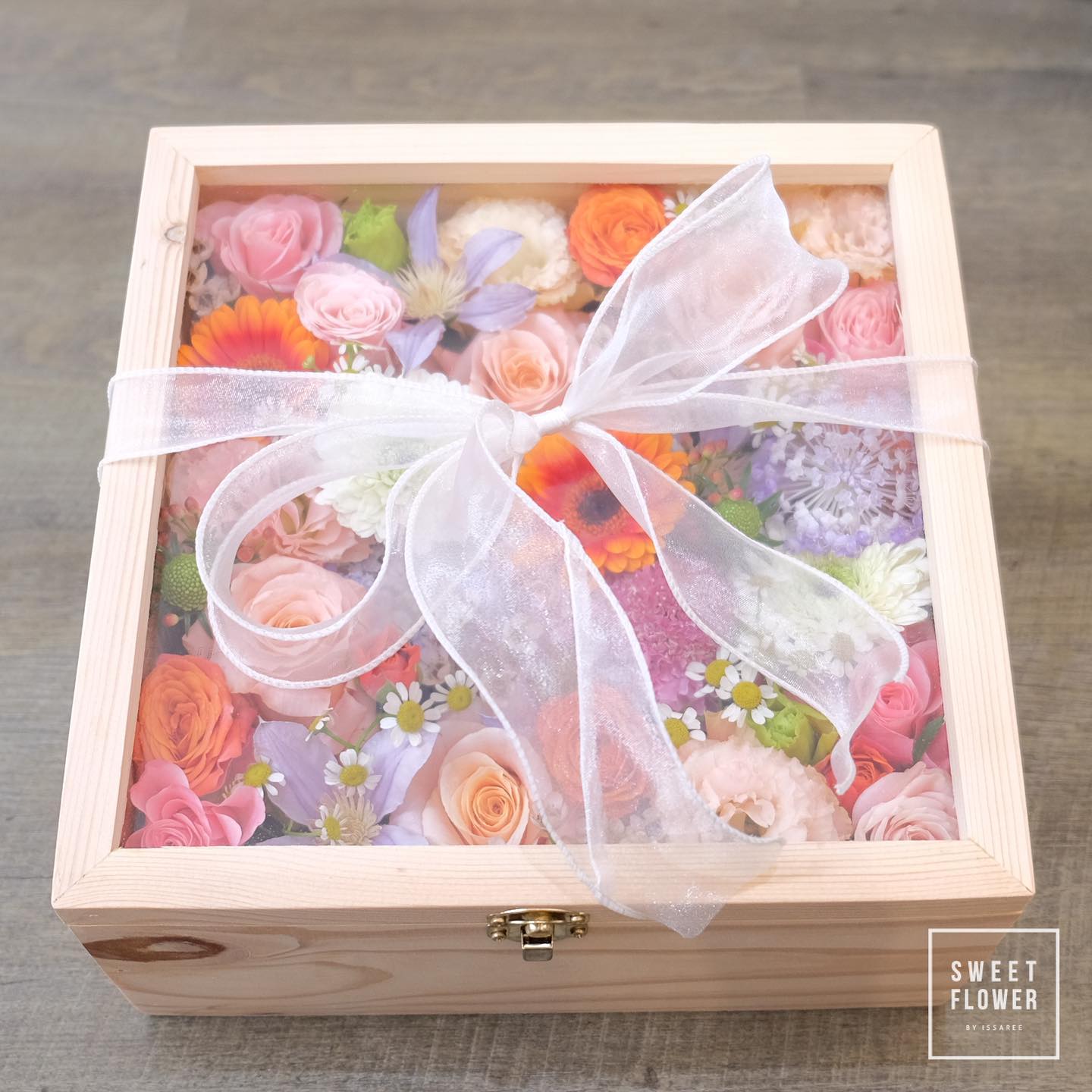 กล่อง หลากสี หวาน ดอกไม้หลัก กุหลาบ เยอบีร่า เดซี่/มาร์กาเร็ต — ผลงานร้านดอกไม้ Sweetflower by Issaree — ภาพที่ 2 จาก 4