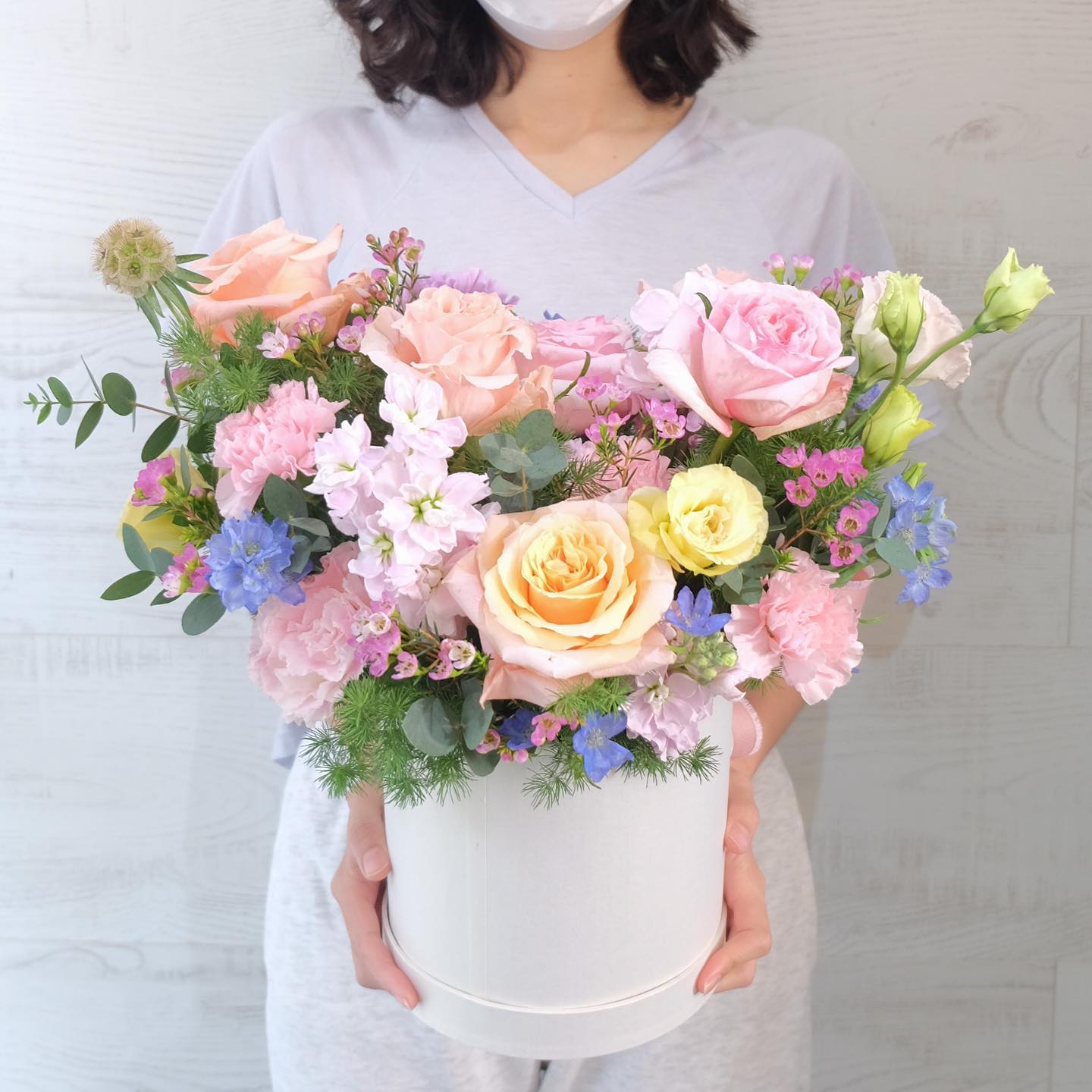 กล่อง พาสเทล หวาน ดอกไม้หลัก กุหลาบ คาร์เนชั่น เบญจมาศ/มัม — ผลงานร้านดอกไม้ Sweetflower by Issaree — ภาพที่ 2 จาก 6