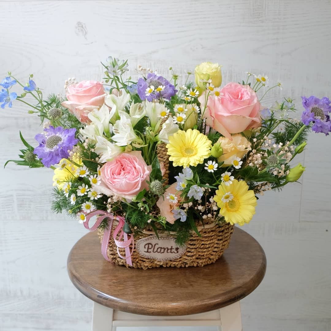 ตะกร้า หลากสี หวาน ดอกไม้หลัก กุหลาบ เดซี่/มาร์กาเร็ต ทานตะวัน — ผลงานร้านดอกไม้ Sweetflower by Issaree — ภาพที่ 2 จาก 4