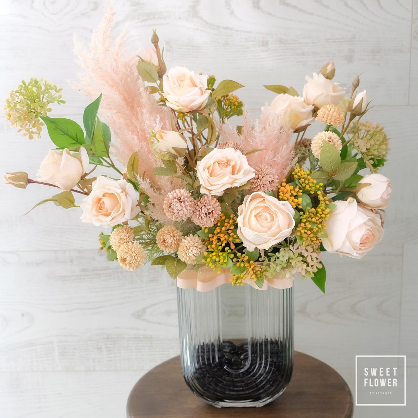 แจกัน พาสเทล หวาน ดอกไม้หลัก กุหลาบ คาร์เนชั่น เบญจมาศ/มัม — ผลงานร้านดอกไม้ Sweetflower by Issaree