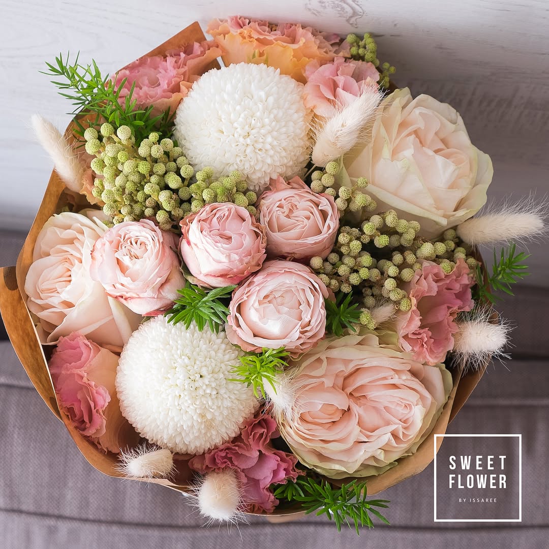 กล่อง พาสเทล สดใส ดอกไม้หลัก กุหลาบ เบญจมาศ/มัม คาร์เนชั่น — ผลงานร้านดอกไม้ Sweetflower by Issaree — ภาพที่ 2 จาก 2