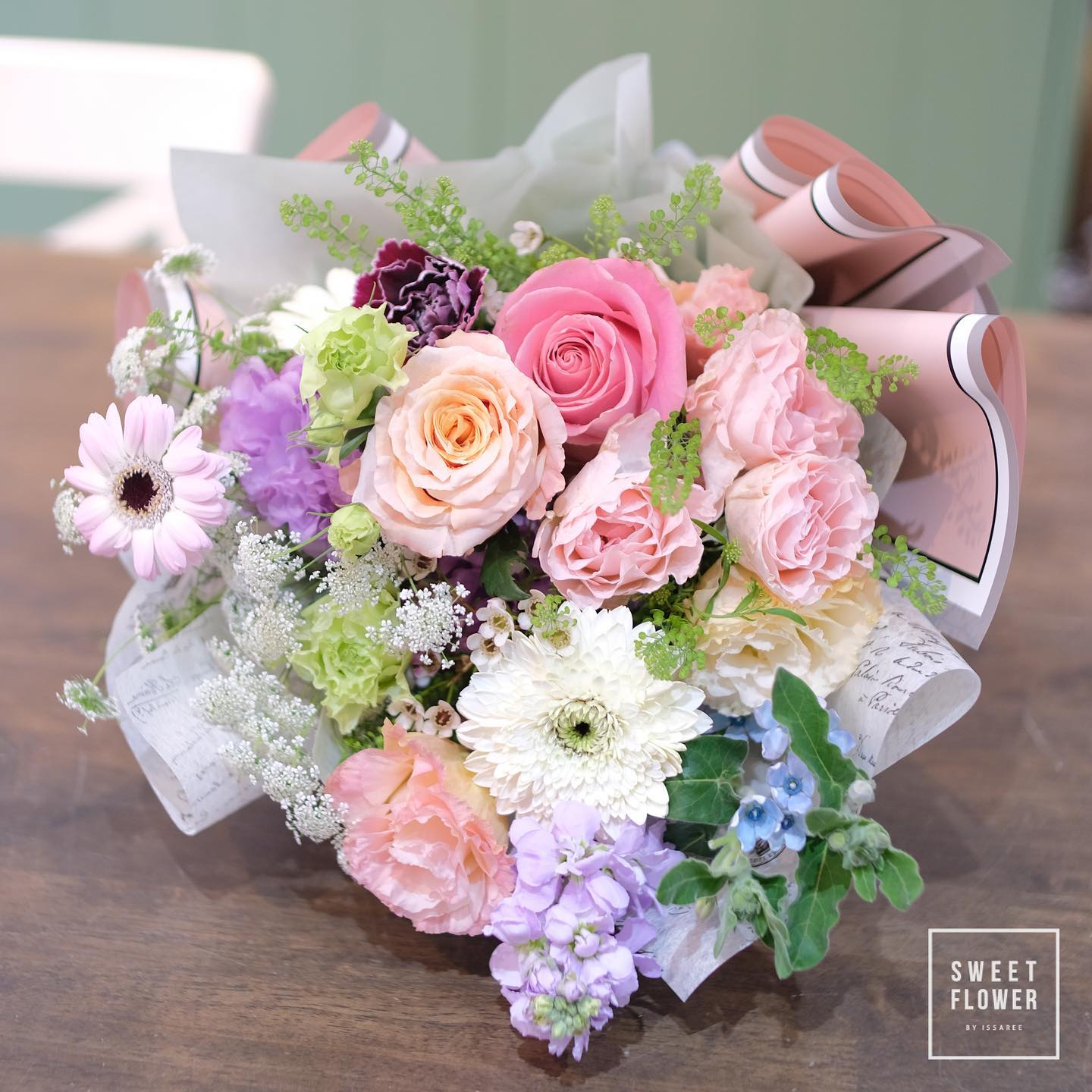 ช่อ พาสเทล หวาน ดอกไม้หลัก กุหลาบ พีโอนี่ เยอบีร่า — ผลงานร้านดอกไม้ Sweetflower by Issaree — ภาพที่ 1 จาก 1