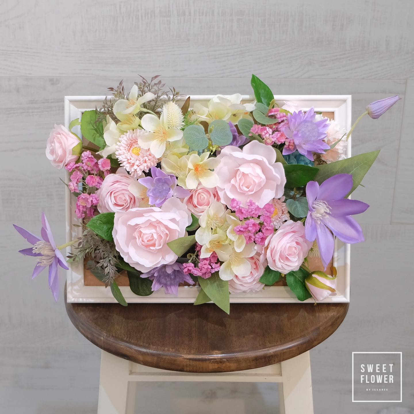 กล่อง พาสเทล หวาน ดอกไม้หลัก กุหลาบ คาร์เนชั่น ลิลลี่ — ผลงานร้านดอกไม้ Sweetflower by Issaree