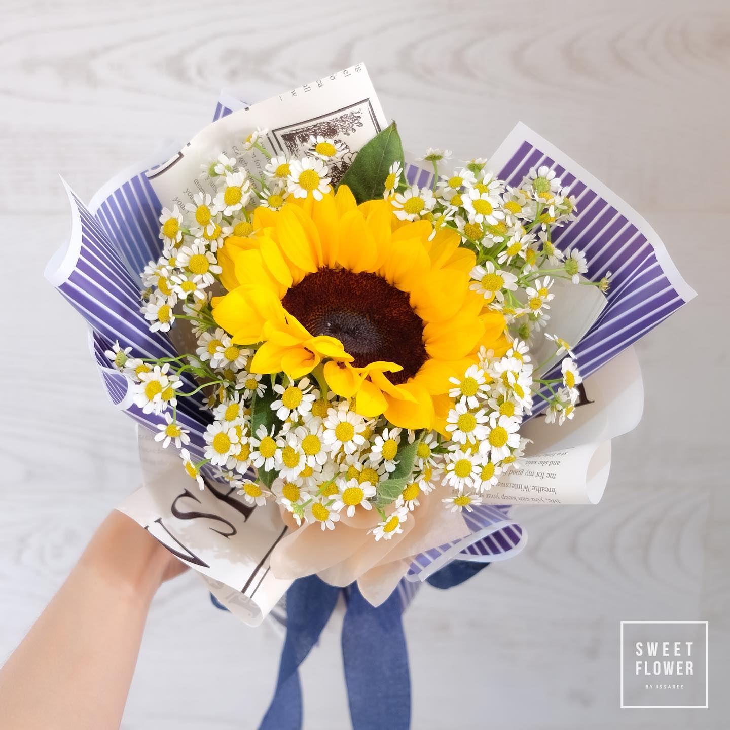 ช่อ เหลือง-ส้ม หวาน ดอกไม้หลัก ทานตะวัน เดซี่/มาร์กาเร็ต — ผลงานร้านดอกไม้ Sweetflower by Issaree