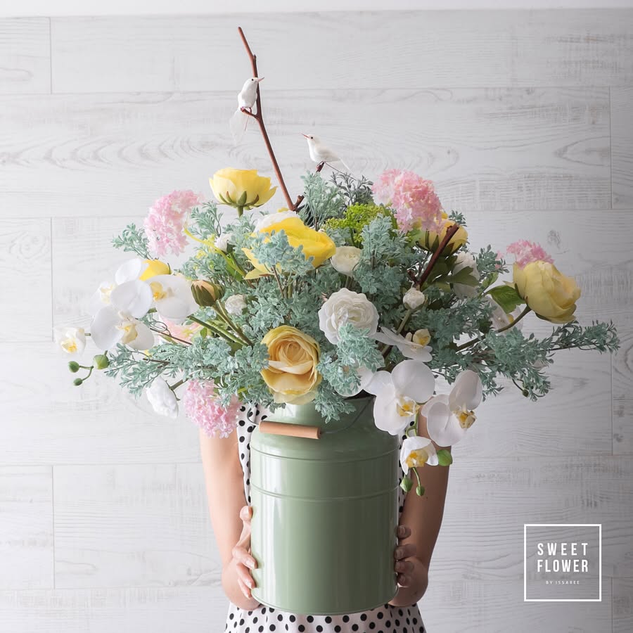 แจกัน เหลือง-ส้ม หวาน ดอกไม้หลัก กุหลาบ คาร์เนชั่น กล้วยไม้ — ผลงานร้านดอกไม้ Sweetflower by Issaree — ภาพที่ 3 จาก 3