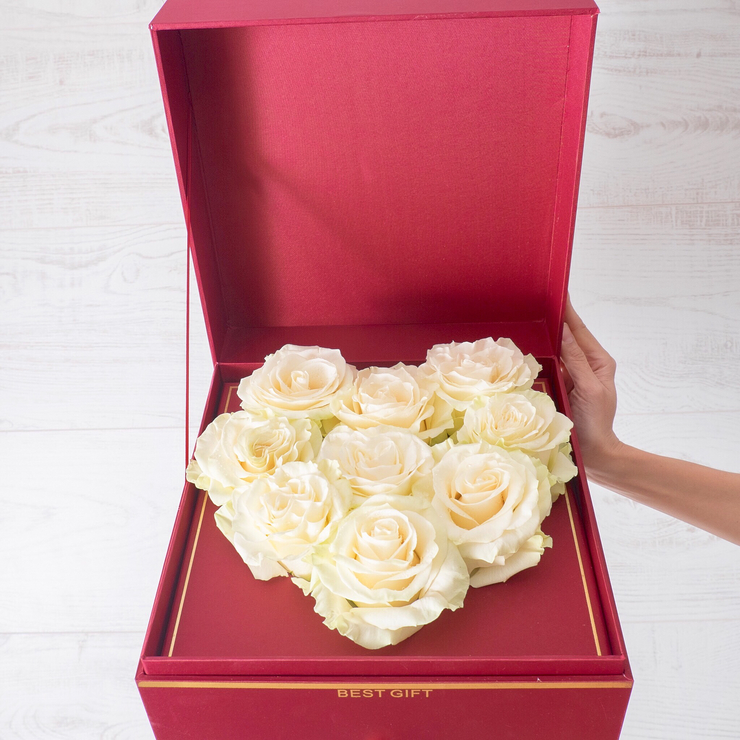 กล่อง ขาว-เขียว ดอกไม้หลัก กุหลาบ — ผลงานร้านดอกไม้ Sweetflower by Issaree — ภาพที่ 2 จาก 4