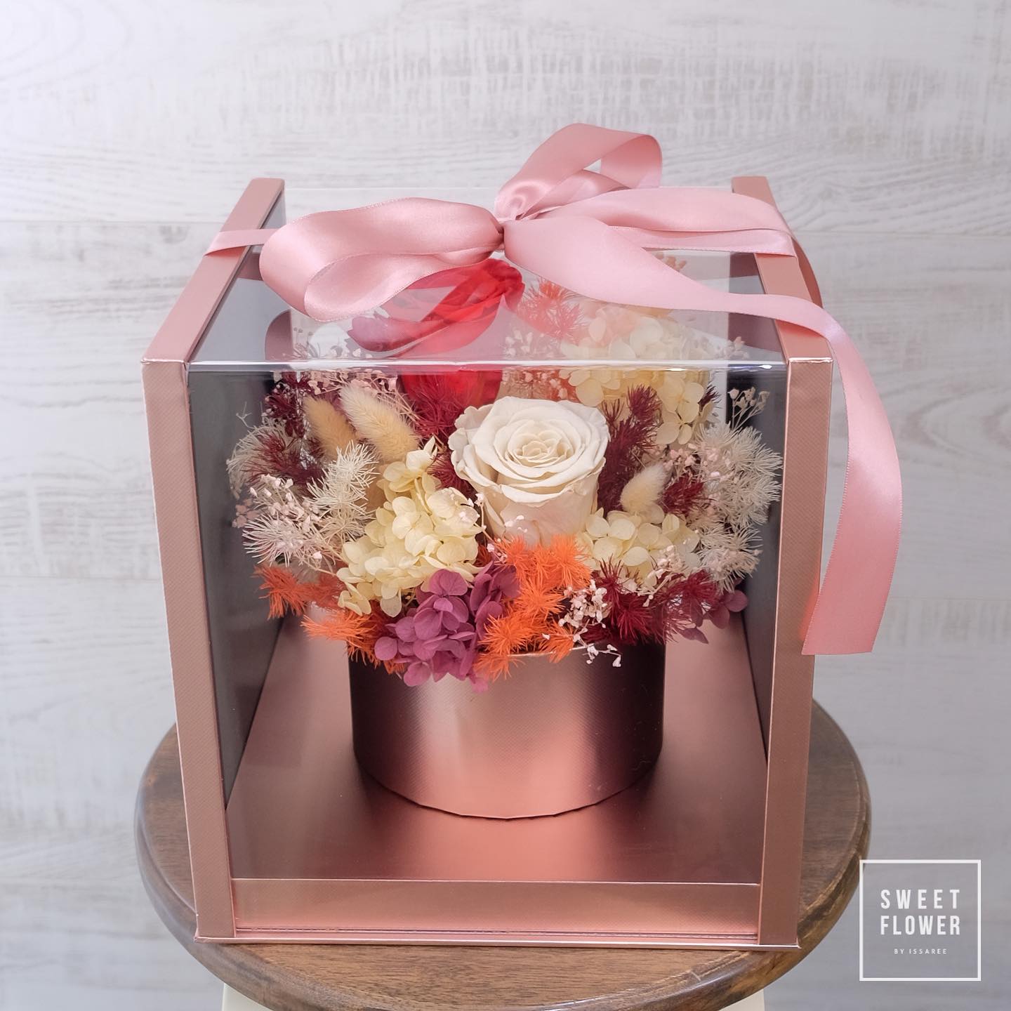 กล่อง หลากสี ดอกไม้หลัก กุหลาบ ไฮเดรนเยีย ดอกไม้แห้ง — ผลงานร้านดอกไม้ Sweetflower by Issaree — ภาพที่ 2 จาก 7