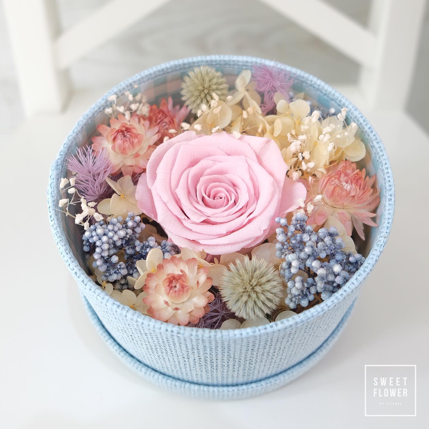 กล่อง พาสเทล หวาน ดอกไม้หลัก กุหลาบ คาร์เนชั่น เบญจมาศ/มัม — ผลงานร้านดอกไม้ Sweetflower by Issaree