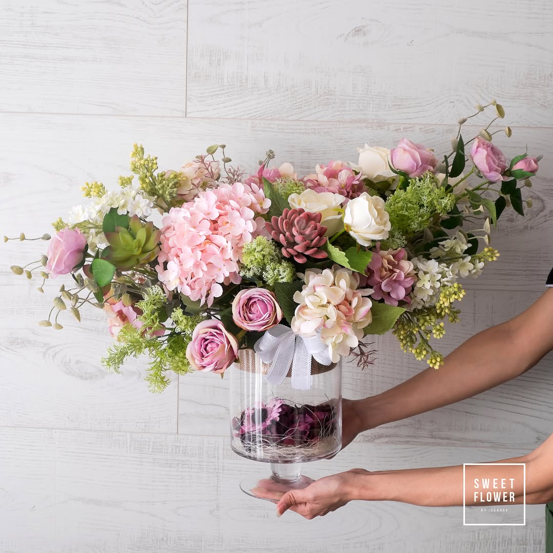 แจกัน พาสเทล หวาน ดอกไม้หลัก กุหลาบ ไฮเดรนเยีย คาร์เนชั่น — ผลงานร้านดอกไม้ Sweetflower by Issaree — ภาพที่ 3 จาก 4
