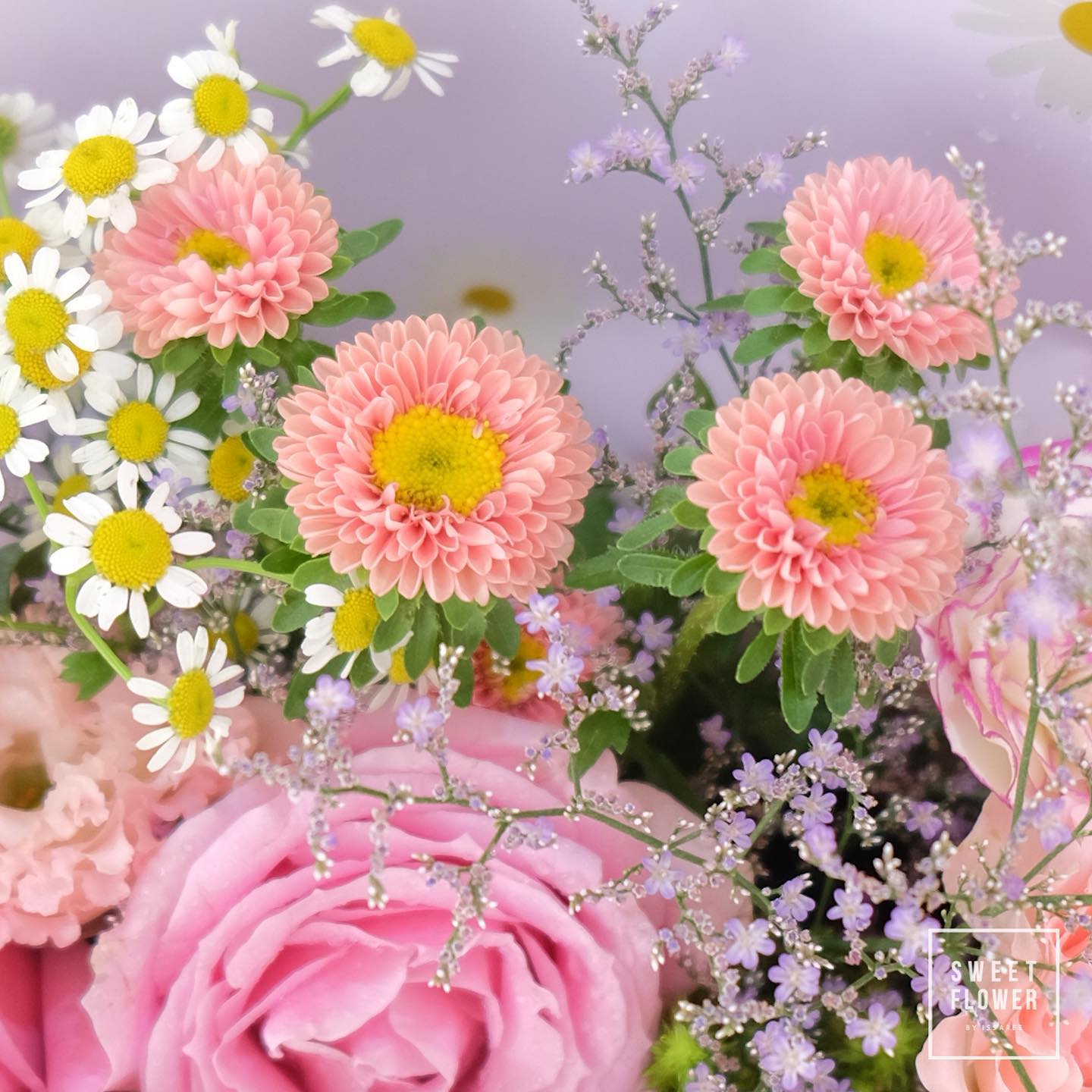 กล่อง หลากสี หวาน ดอกไม้หลัก เดซี่/มาร์กาเร็ต กุหลาบ — ผลงานร้านดอกไม้ Sweetflower by Issaree
