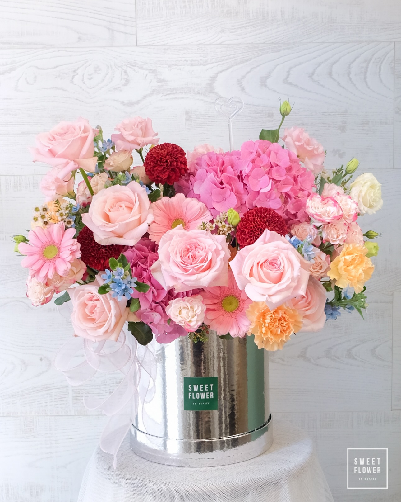 กล่อง ชมพู หวาน ดอกไม้หลัก กุหลาบ ไฮเดรนเยีย เยอบีร่า — ผลงานร้านดอกไม้ Sweetflower by Issaree
