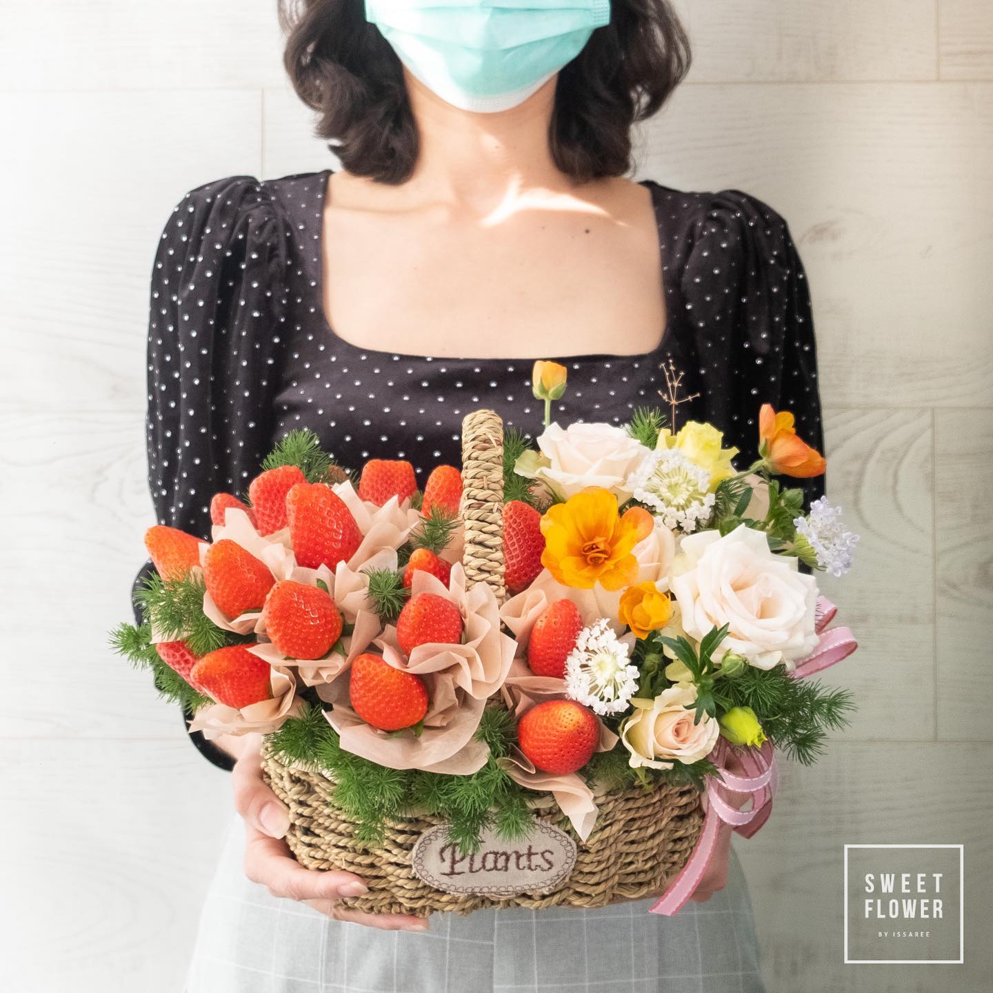 ตะกร้า เหลือง-ส้ม หวาน ดอกไม้หลัก กุหลาบ คาร์เนชั่น อื่นๆ — ผลงานร้านดอกไม้ Sweetflower by Issaree — ภาพที่ 3 จาก 4