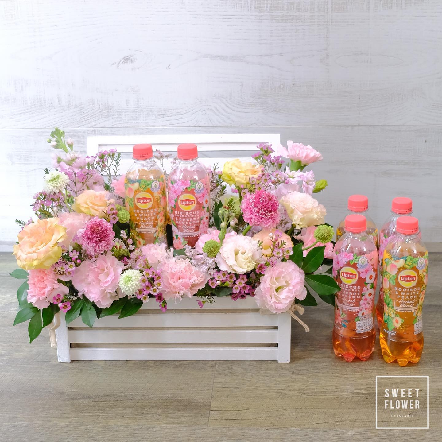 กล่อง พาสเทล หวาน ดอกไม้หลัก คาร์เนชั่น กุหลาบ เบญจมาศ/มัม — ผลงานร้านดอกไม้ Sweetflower by Issaree — ภาพที่ 2 จาก 4