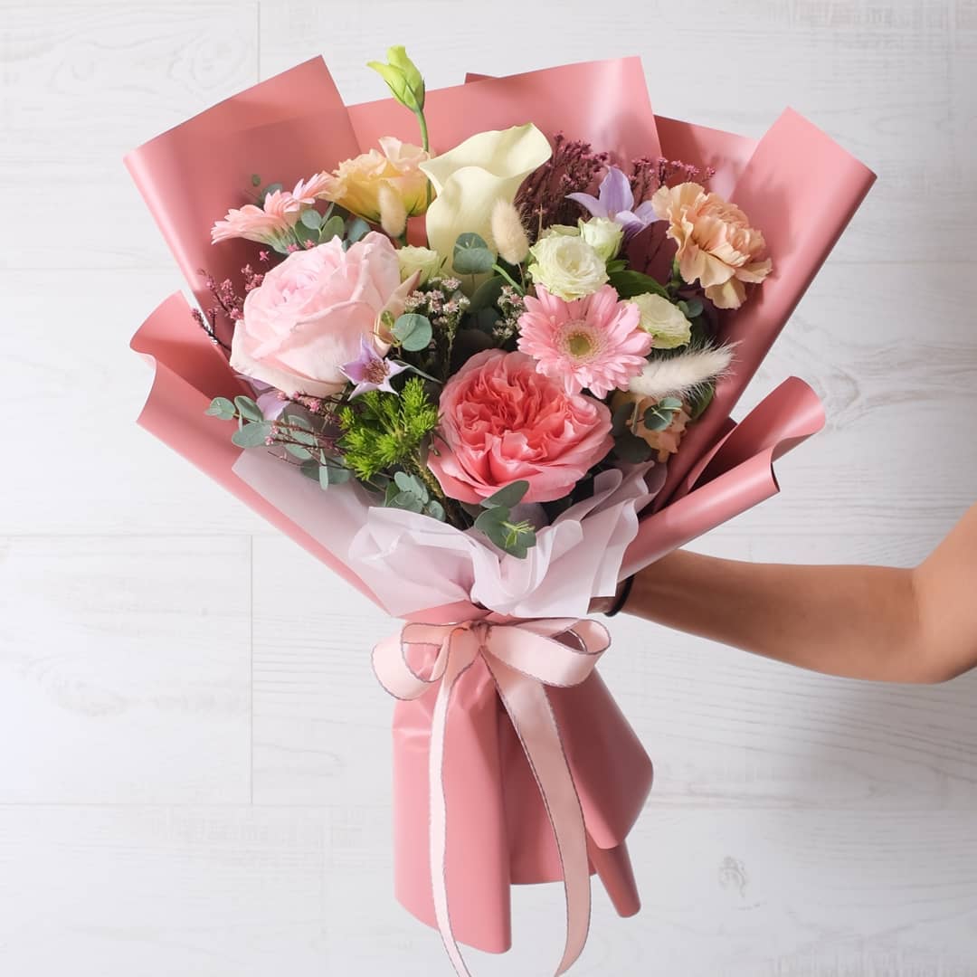 ช่อ พาสเทล หวาน ดอกไม้หลัก กุหลาบ ลิลลี่ เดซี่/มาร์กาเร็ต — ผลงานร้านดอกไม้ Sweetflower by Issaree — ภาพที่ 2 จาก 2