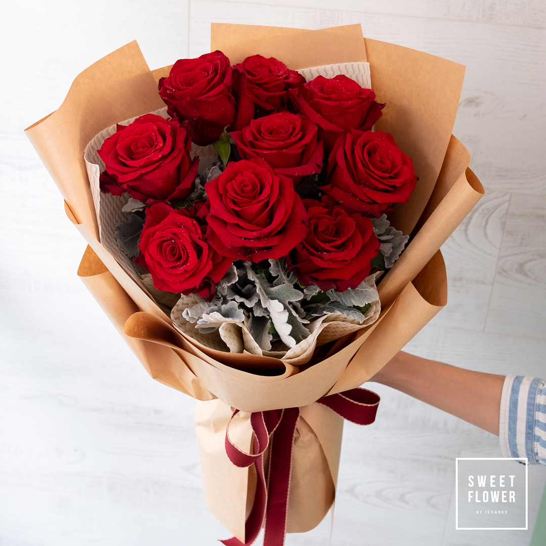 ช่อ แดงโรแมนติก หวาน ดอกไม้หลัก กุหลาบ ยูคาลิปตัส/ใบไม้ — ผลงานร้านดอกไม้ Sweetflower by Issaree — ภาพที่ 2 จาก 2