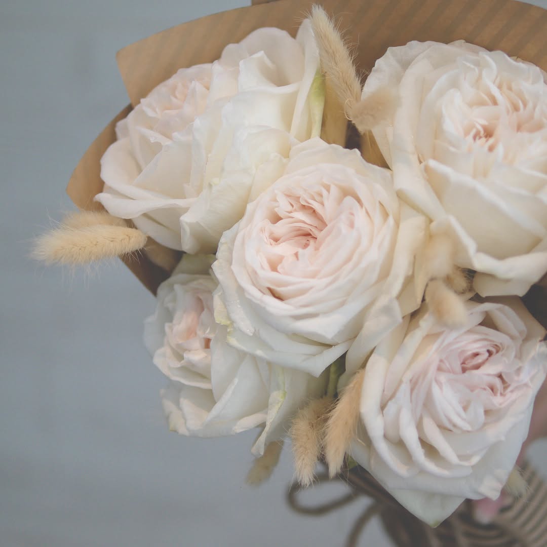 ช่อ พาสเทล หวาน ดอกไม้หลัก กุหลาบ — ผลงานร้านดอกไม้ Sweetflower by Issaree — ภาพที่ 2 จาก 3