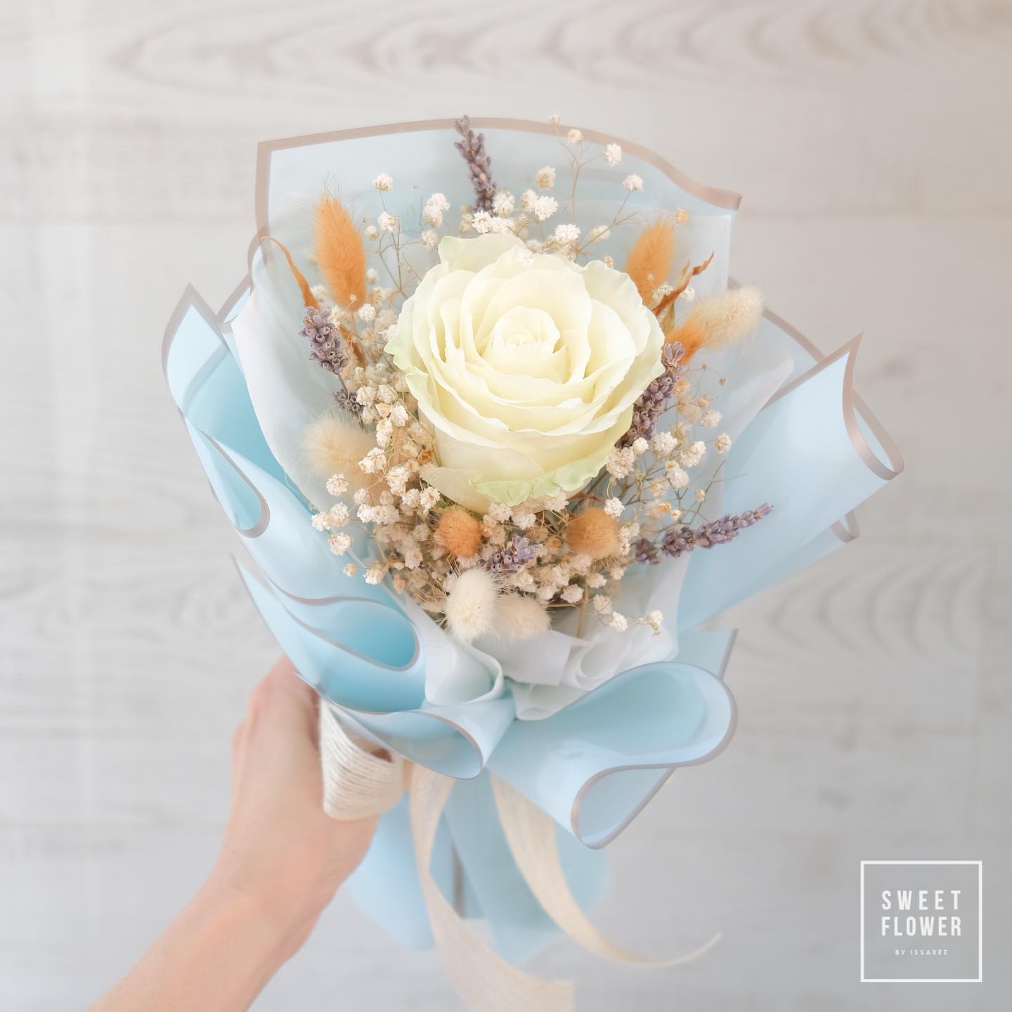 ช่อ พาสเทล หวาน ดอกไม้หลัก กุหลาบ เบบี้บรีธ/ยิปโซ ดอกไม้แห้ง — ผลงานร้านดอกไม้ Sweetflower by Issaree