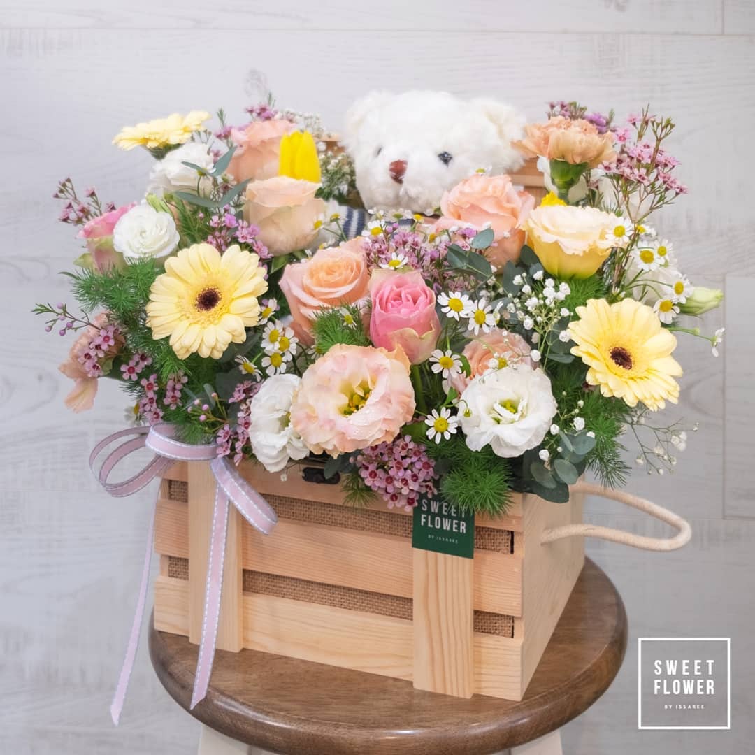 กล่อง พาสเทล สดใส ดอกไม้หลัก กุหลาบ เดซี่/มาร์กาเร็ต ทิวลิป — ผลงานร้านดอกไม้ Sweetflower by Issaree — ภาพที่ 3 จาก 4