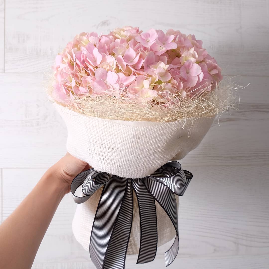 กล่อง พาสเทล หวาน ดอกไม้หลัก ไฮเดรนเยีย — ผลงานร้านดอกไม้ Sweetflower by Issaree