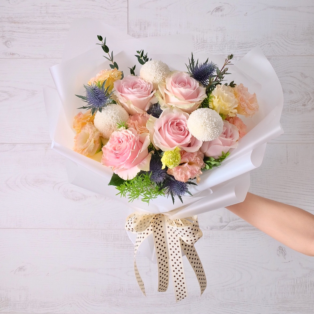 ช่อ พาสเทล หวาน ดอกไม้หลัก กุหลาบ คาร์เนชั่น เบญจมาศ/มัม — ผลงานร้านดอกไม้ Sweetflower by Issaree — ภาพที่ 2 จาก 2