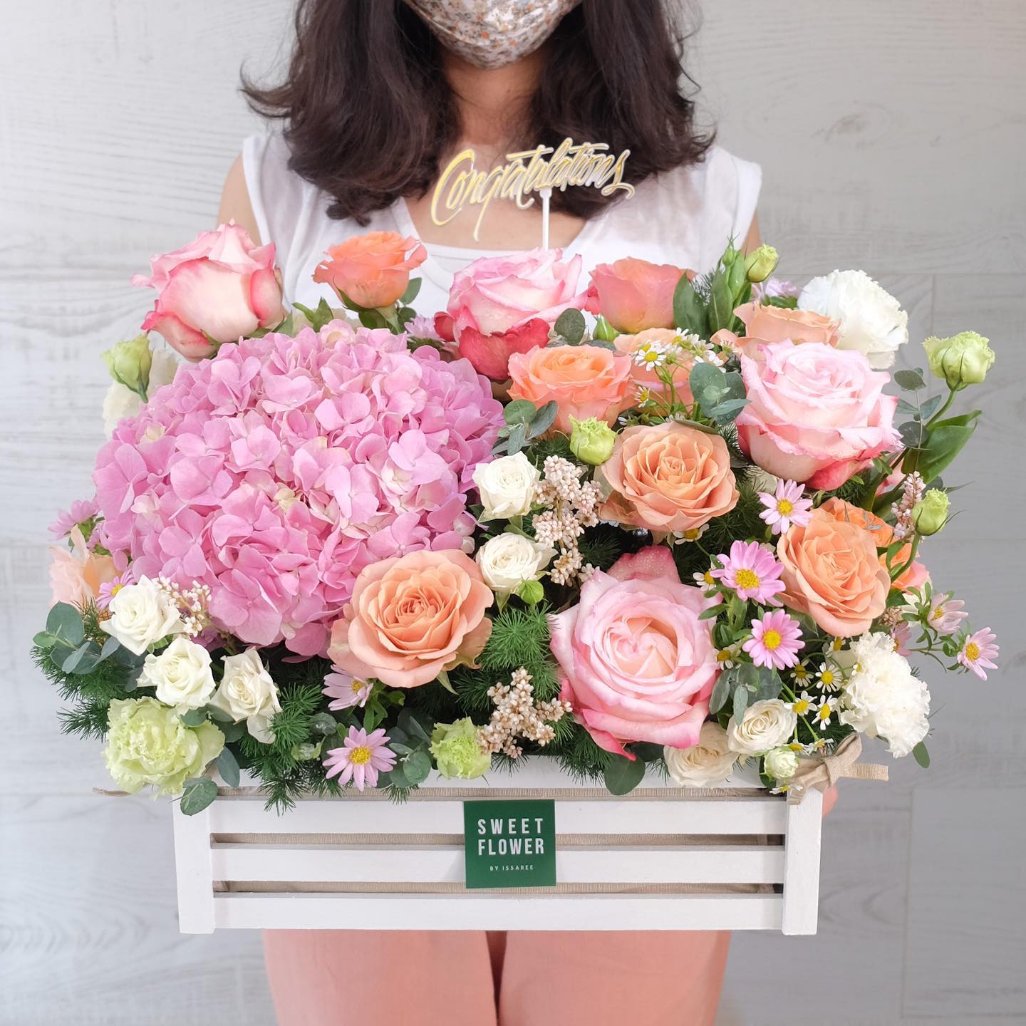 กล่อง พาสเทล หวาน ดอกไม้หลัก ไฮเดรนเยีย กุหลาบ คาร์เนชั่น — ผลงานร้านดอกไม้ Sweetflower by Issaree — ภาพที่ 5 จาก 5
