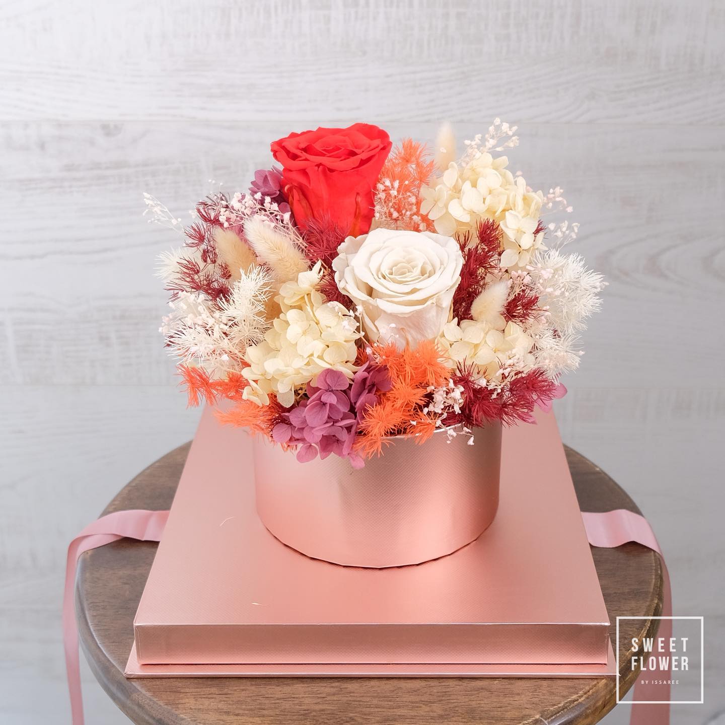 กล่อง หลากสี ดอกไม้หลัก กุหลาบ ไฮเดรนเยีย ดอกไม้แห้ง — ผลงานร้านดอกไม้ Sweetflower by Issaree — ภาพที่ 3 จาก 7