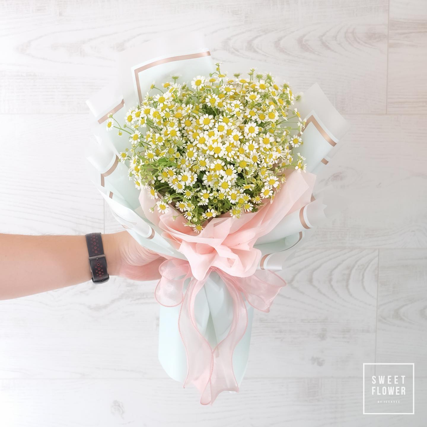 ช่อ เหลือง-ส้ม หวาน ดอกไม้หลัก เดซี่/มาร์กาเร็ต — ผลงานร้านดอกไม้ Sweetflower by Issaree
