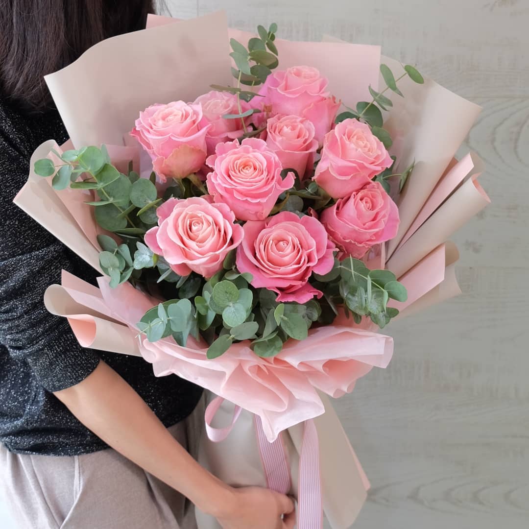 ช่อ พาสเทล หวาน ดอกไม้หลัก กุหลาบ ยูคาลิปตัส/ใบไม้ — ผลงานร้านดอกไม้ Sweetflower by Issaree