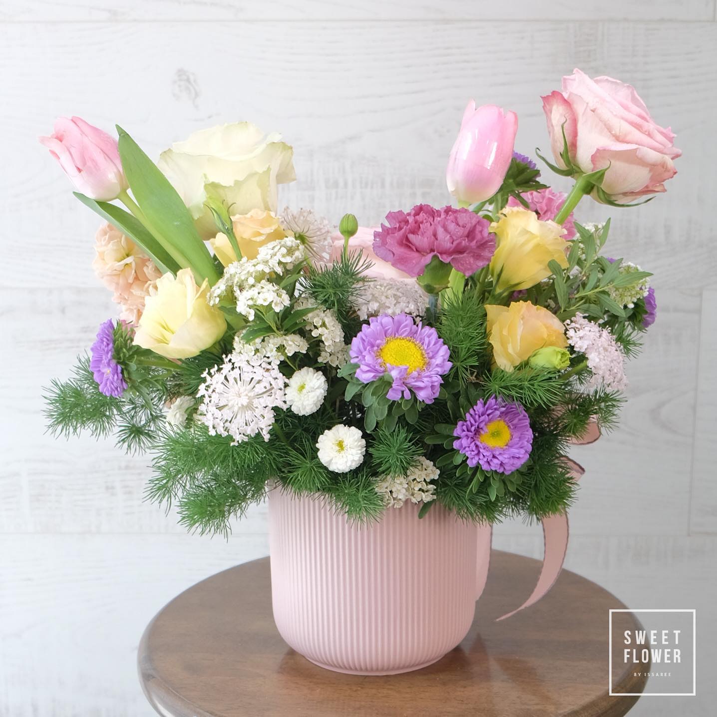 แจกัน พาสเทล หวาน ดอกไม้หลัก กุหลาบ ทิวลิป คาร์เนชั่น — ผลงานร้านดอกไม้ Sweetflower by Issaree — ภาพที่ 4 จาก 6