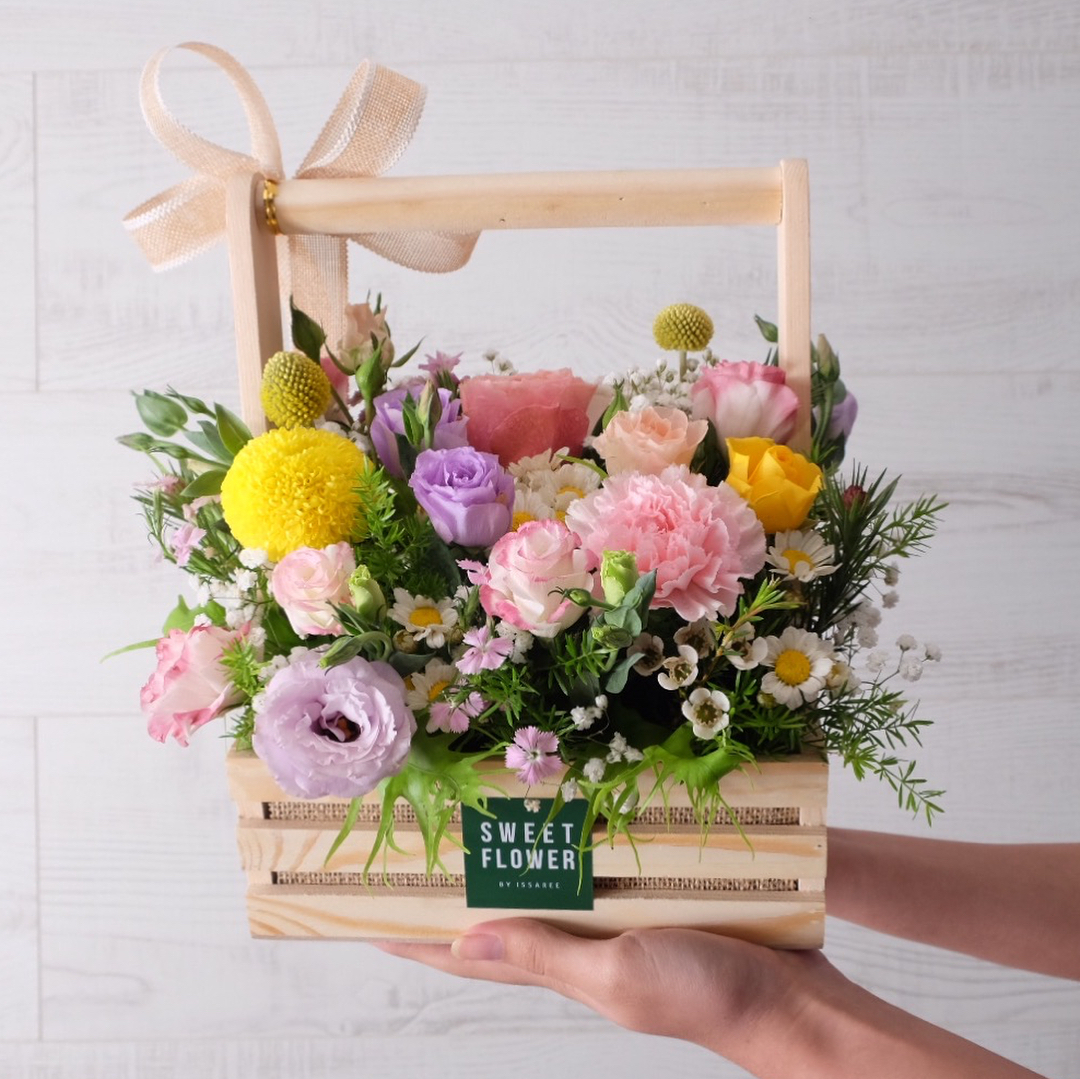 กล่อง หลากสี หวาน ดอกไม้หลัก กุหลาบ คาร์เนชั่น เดซี่/มาร์กาเร็ต — ผลงานร้านดอกไม้ Sweetflower by Issaree