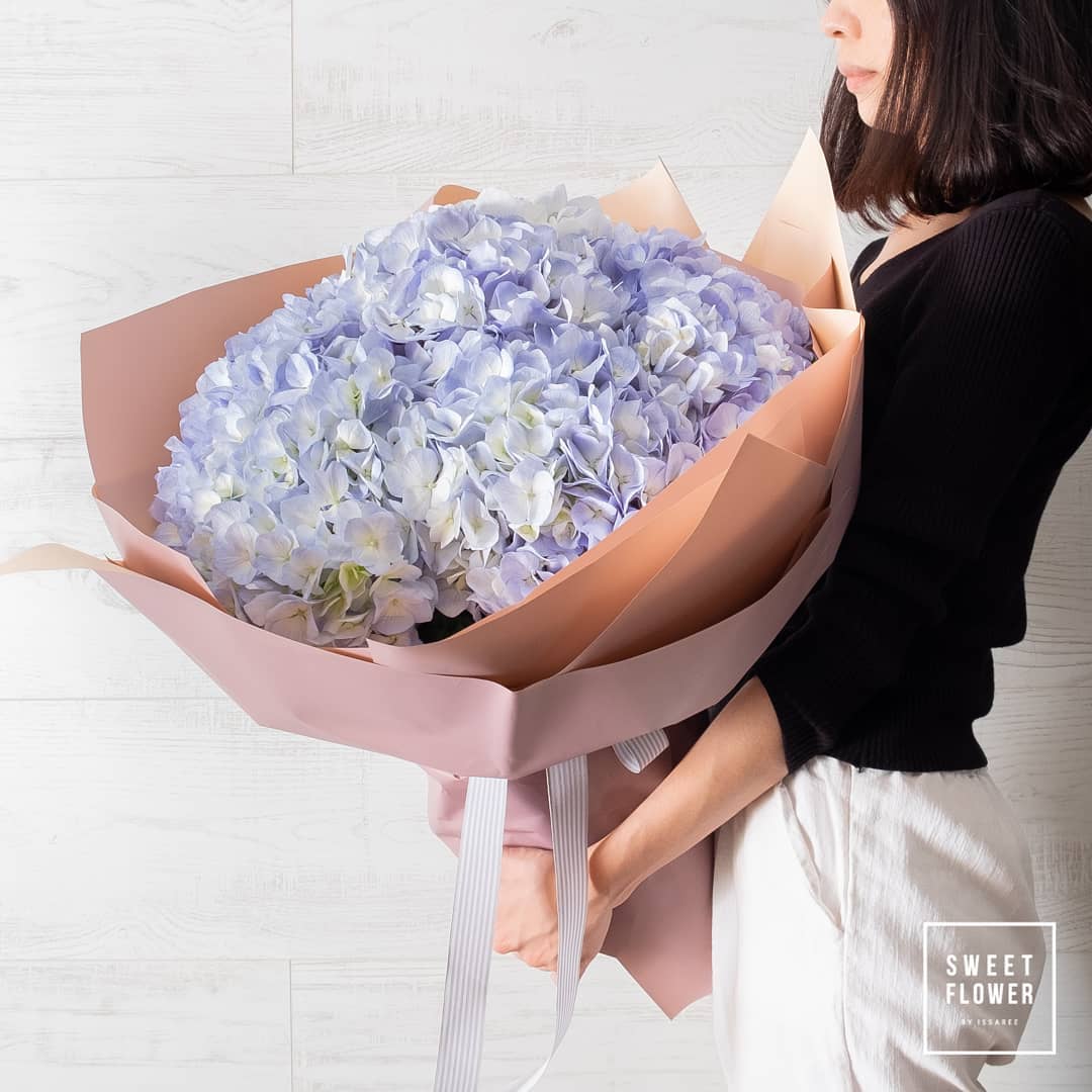 ช่อ ม่วง-ฟ้า หวาน ดอกไม้หลัก ไฮเดรนเยีย — ผลงานร้านดอกไม้ Sweetflower by Issaree