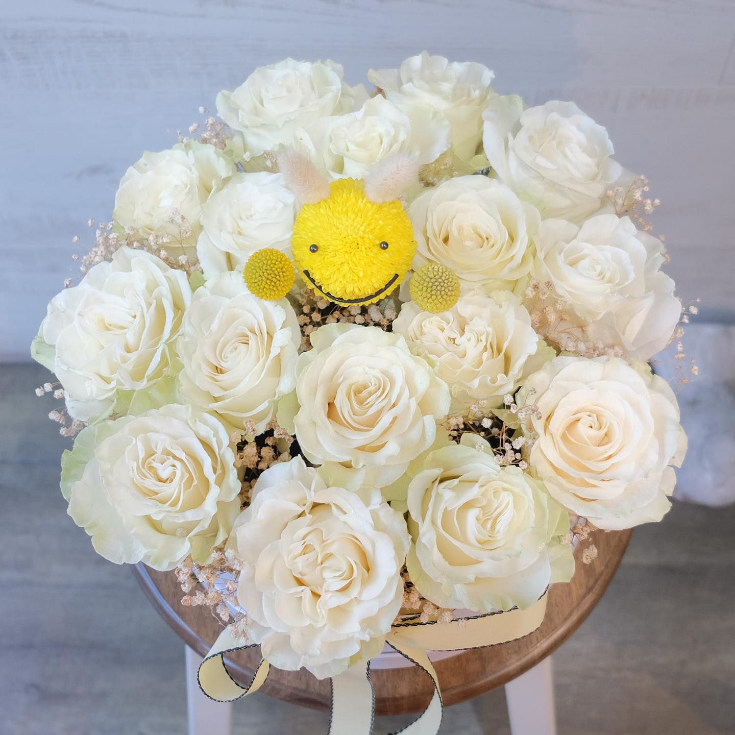 กล่อง เหลือง-ส้ม สดใส ดอกไม้หลัก กุหลาบ เบญจมาศ/มัม — ผลงานร้านดอกไม้ Sweetflower by Issaree — ภาพที่ 5 จาก 8