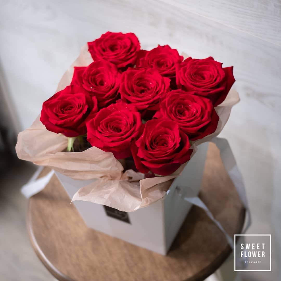 กล่อง แดงโรแมนติก ดอกไม้หลัก กุหลาบ — ผลงานร้านดอกไม้ Sweetflower by Issaree — ภาพที่ 2 จาก 9