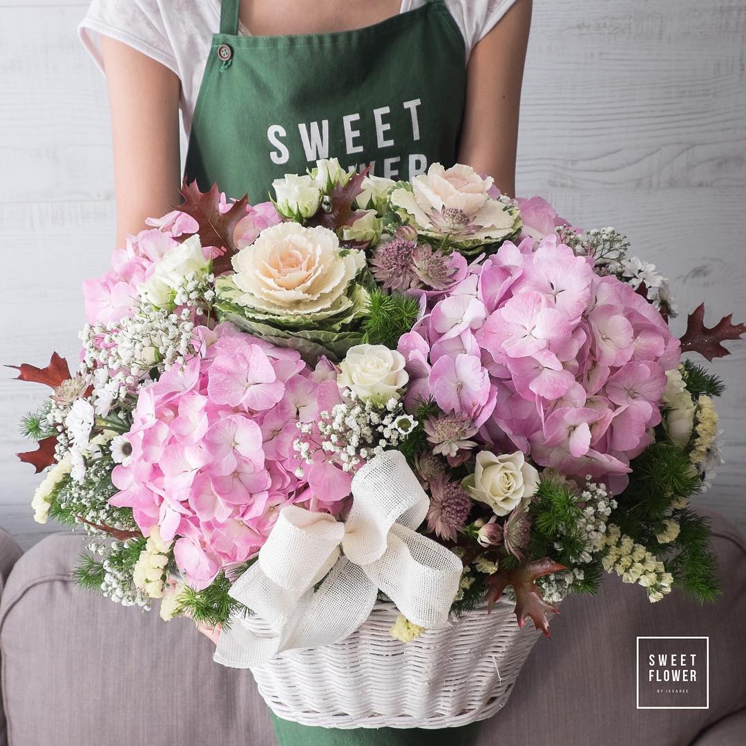 ตะกร้า พาสเทล หวาน ดอกไม้หลัก ไฮเดรนเยีย กุหลาบ คาร์เนชั่น — ผลงานร้านดอกไม้ Sweetflower by Issaree — ภาพที่ 1 จาก 1