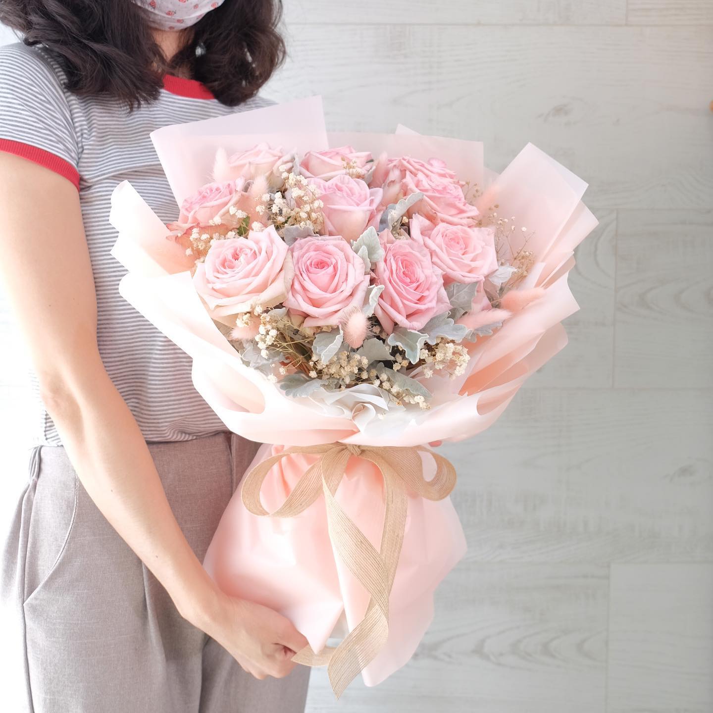 ช่อ พาสเทล หวาน ดอกไม้หลัก กุหลาบ เบบี้บรีธ/ยิปโซ ยูคาลิปตัส/ใบไม้ — ผลงานร้านดอกไม้ Sweetflower by Issaree — ภาพที่ 2 จาก 2