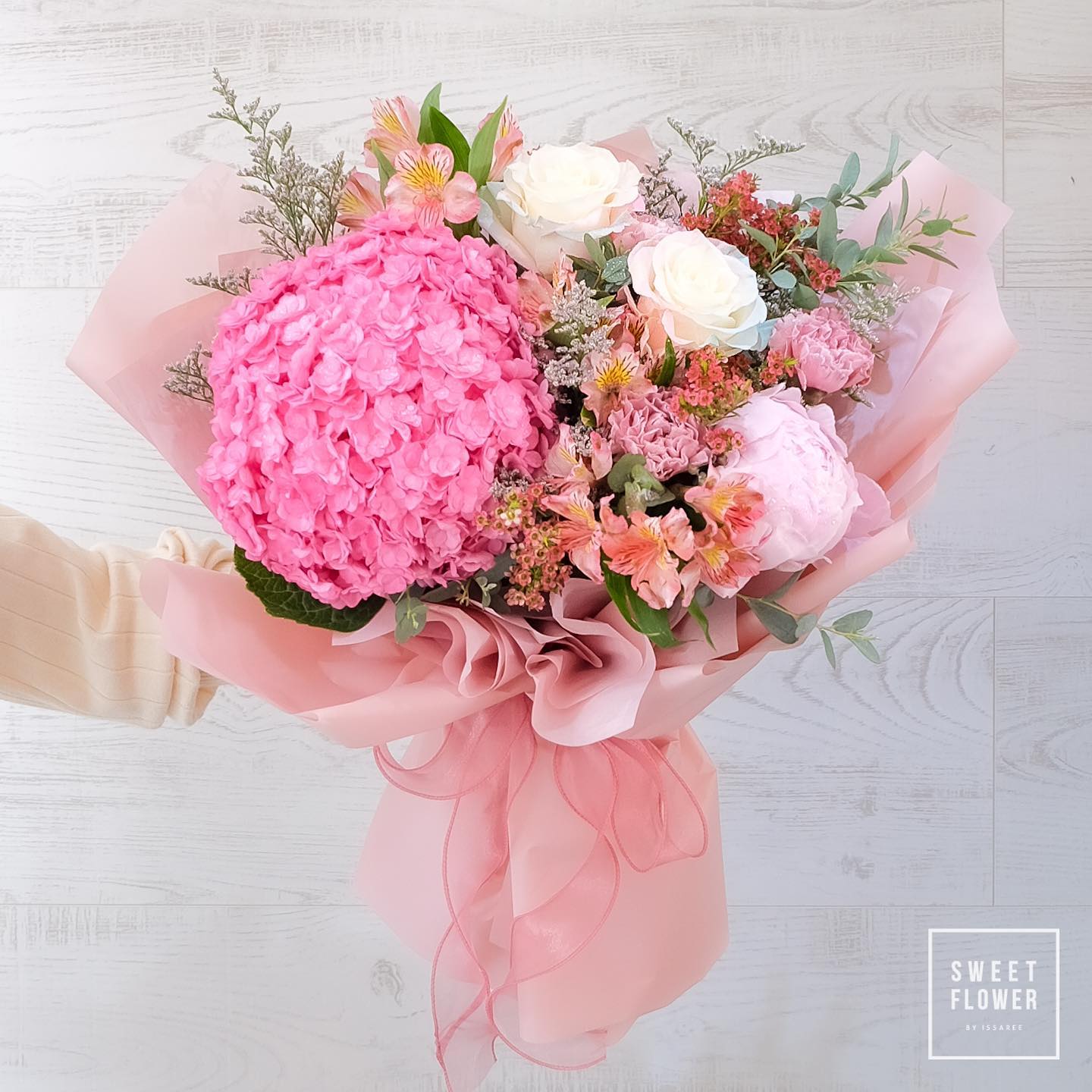 ช่อ พาสเทล หวาน ดอกไม้หลัก ไฮเดรนเยีย กุหลาบ ไลแซนทัส — ผลงานร้านดอกไม้ Sweetflower by Issaree