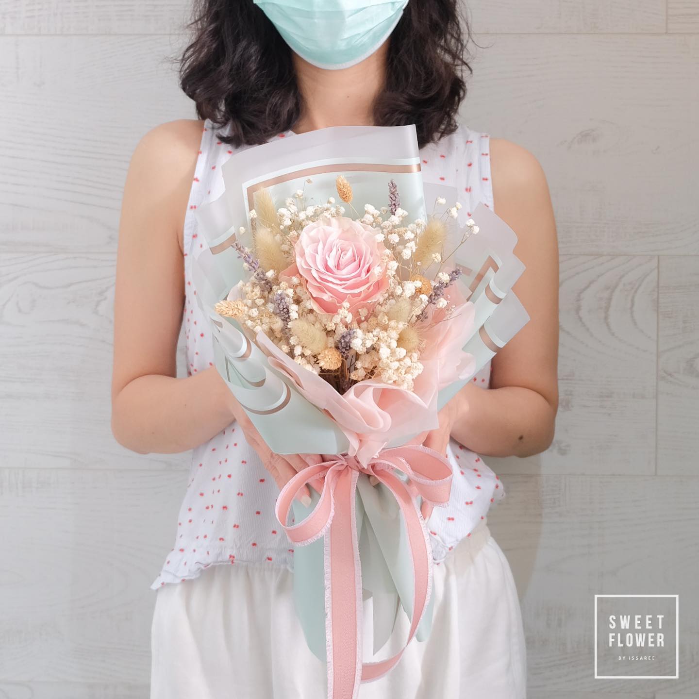 ช่อ พาสเทล หวาน ดอกไม้หลัก กุหลาบ เบบี้บรีธ/ยิปโซ ดอกไม้แห้ง — ผลงานร้านดอกไม้ Sweetflower by Issaree