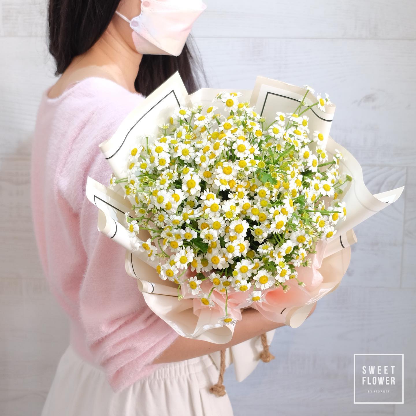 ช่อ เหลือง-ส้ม หวาน ดอกไม้หลัก เดซี่/มาร์กาเร็ต — ผลงานร้านดอกไม้ Sweetflower by Issaree