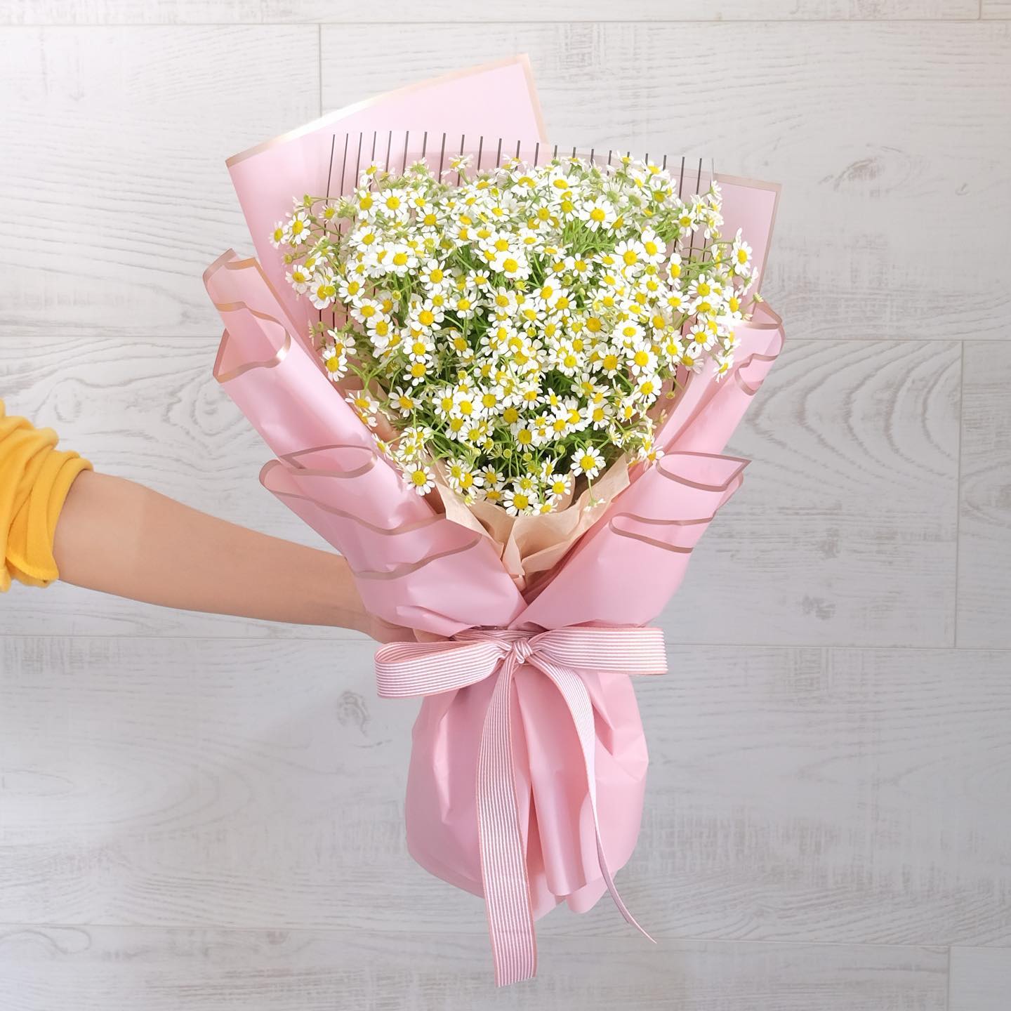 ช่อ เหลือง-ส้ม หวาน ดอกไม้หลัก เดซี่/มาร์กาเร็ต — ผลงานร้านดอกไม้ Sweetflower by Issaree — ภาพที่ 2 จาก 2