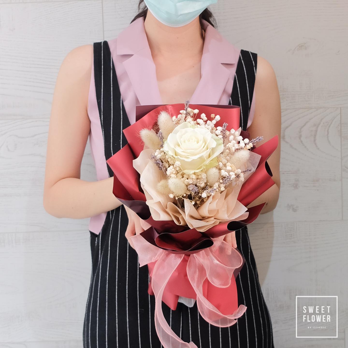 กล่อง พาสเทล หวาน ดอกไม้หลัก กุหลาบ เบบี้บรีธ/ยิปโซ ดอกไม้แห้ง — ผลงานร้านดอกไม้ Sweetflower by Issaree