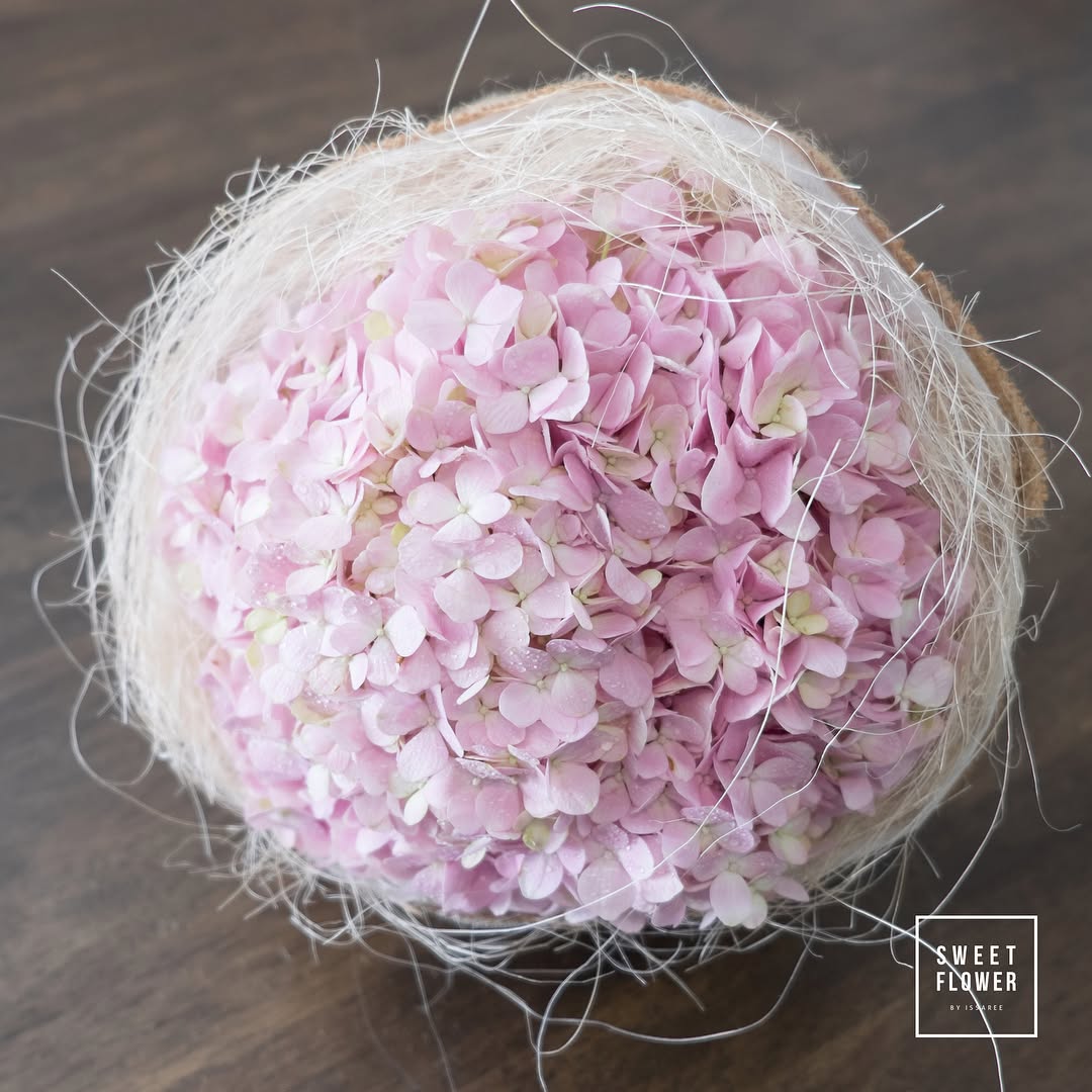 ช่อ พาสเทล หวาน ดอกไม้หลัก ไฮเดรนเยีย — ผลงานร้านดอกไม้ Sweetflower by Issaree — ภาพที่ 3 จาก 3