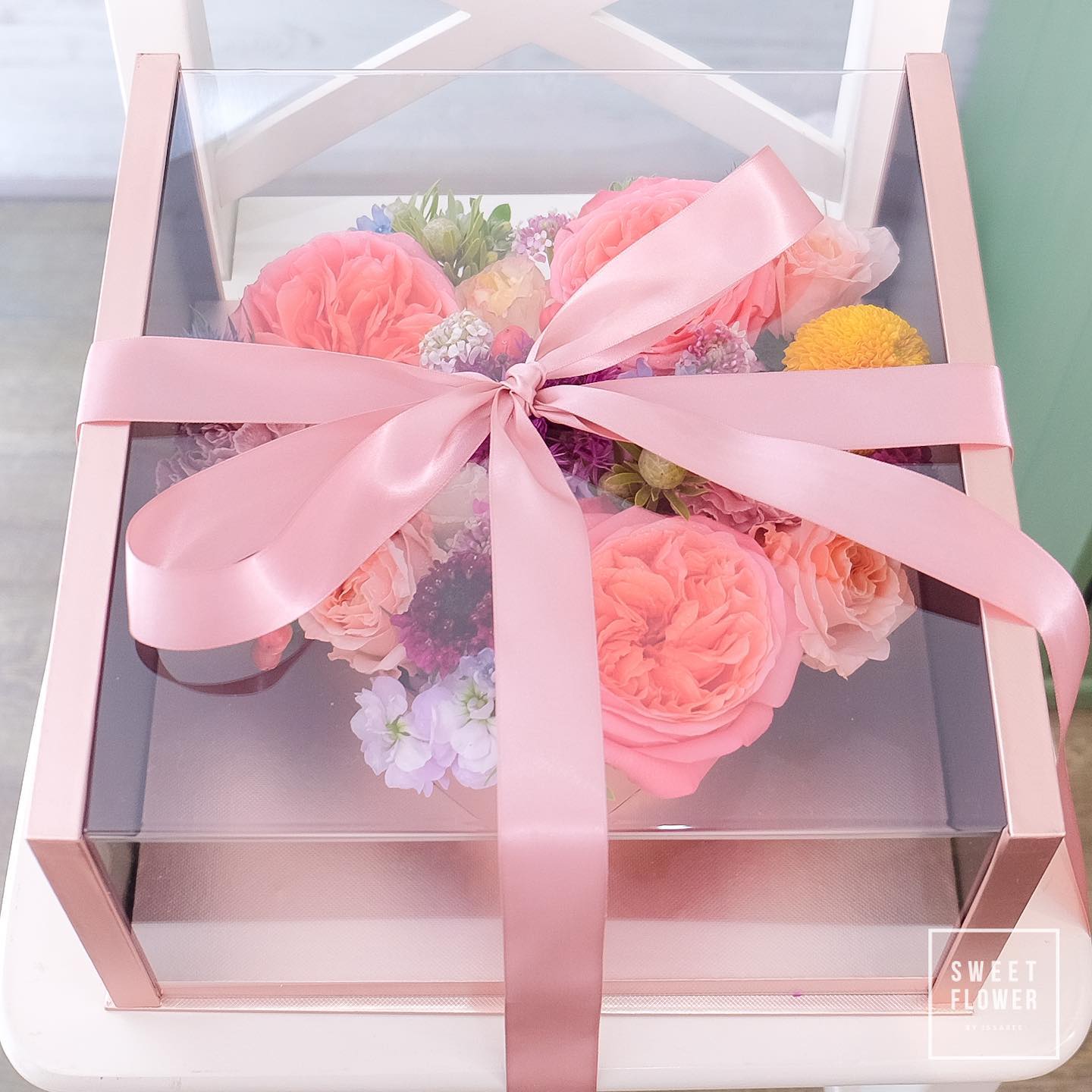 กล่อง พาสเทล หวาน ดอกไม้หลัก กุหลาบ คาร์เนชั่น เบญจมาศ/มัม — ผลงานร้านดอกไม้ Sweetflower by Issaree